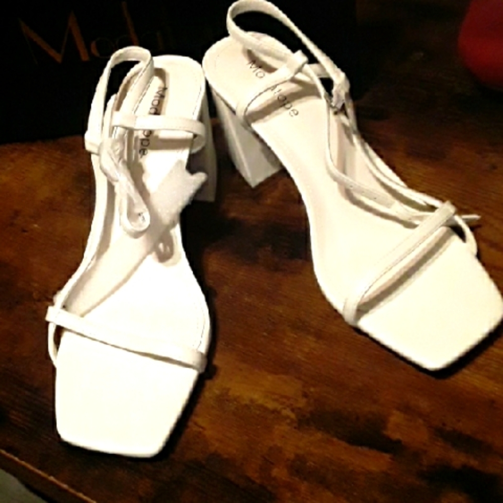 NWT women's 8 MODATOPE White Strappy Block Heels Gorgeous Shoes